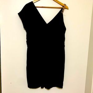 3x black mini with one shoulder chain link.